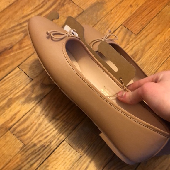 NWT Beige ballet flats - Picture 2 of 3